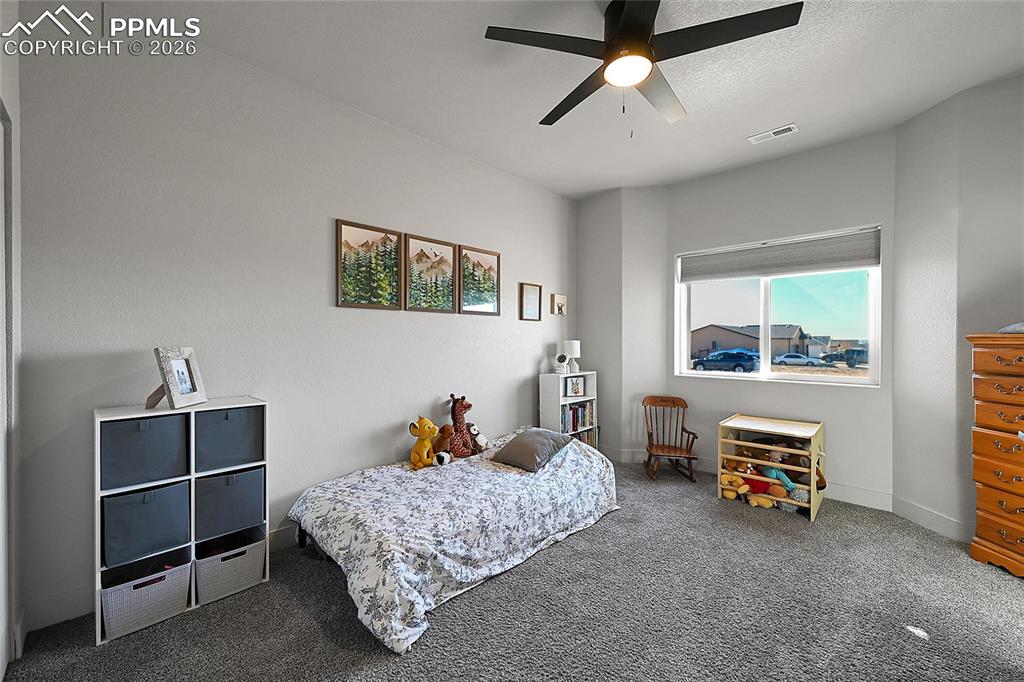 Image 31 of 45: Bedroom