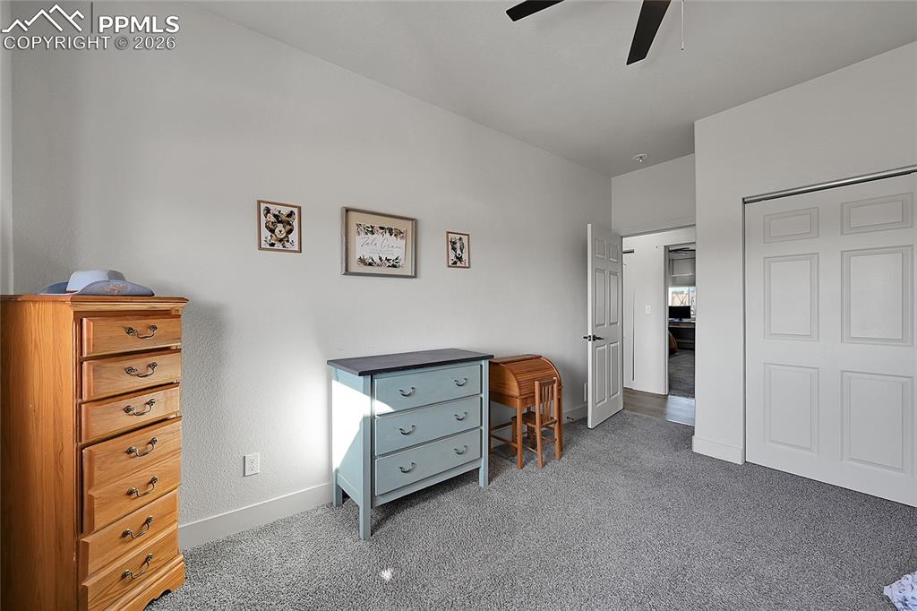 Image 32 of 45: Bedroom