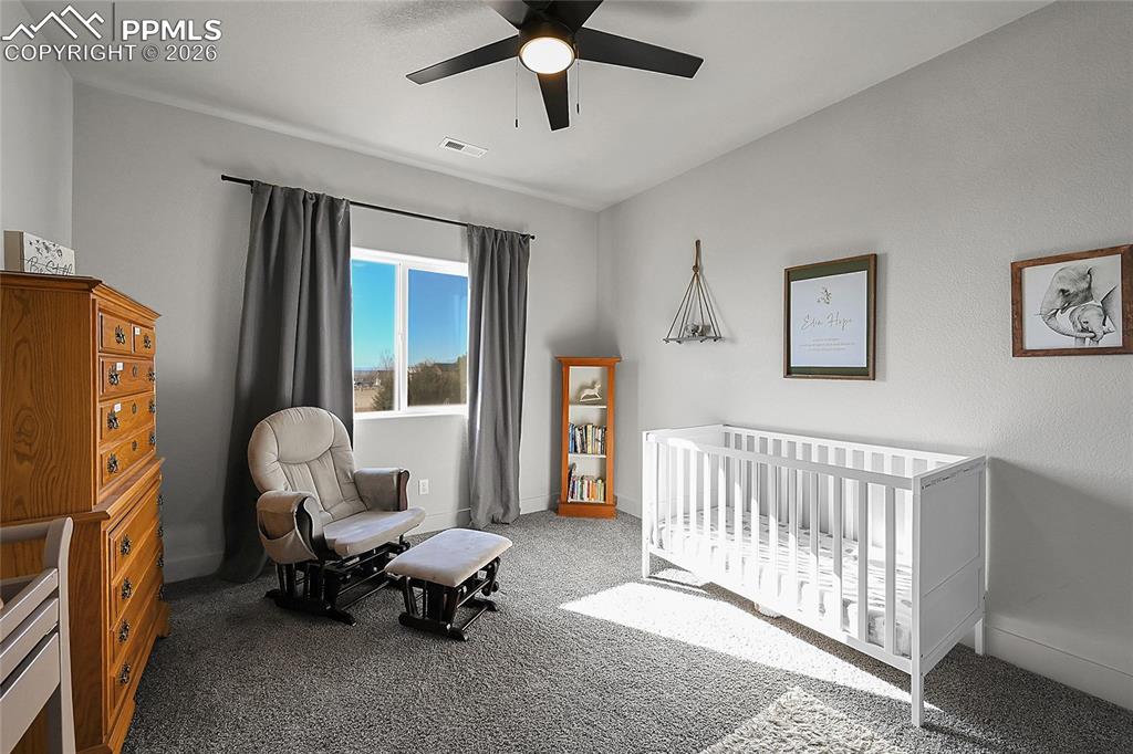 Image 34 of 45: Bedroom