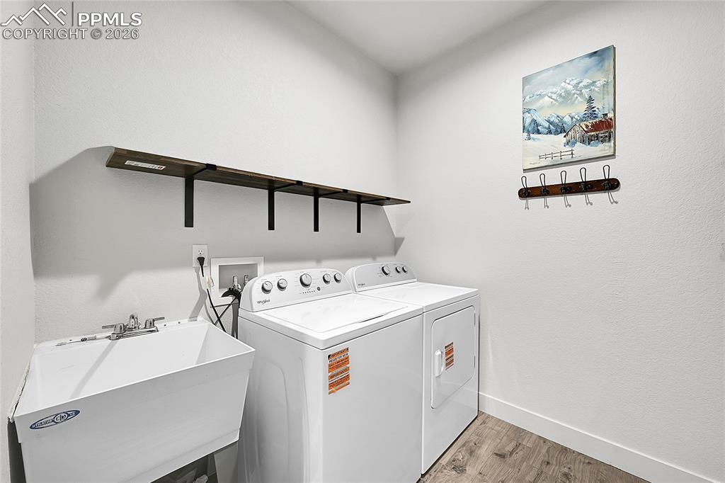 Image 36 of 45: Laundry