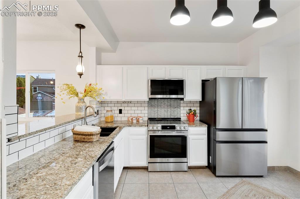 Image 10 of 39: Kitchen