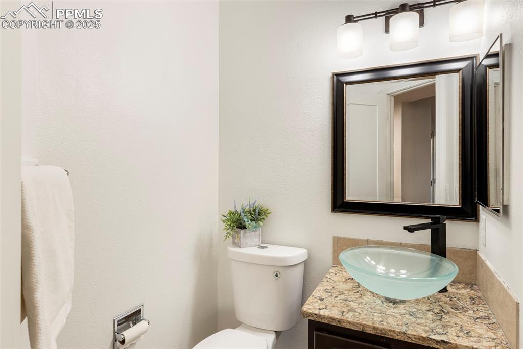 Image 13 of 39: Bathroom