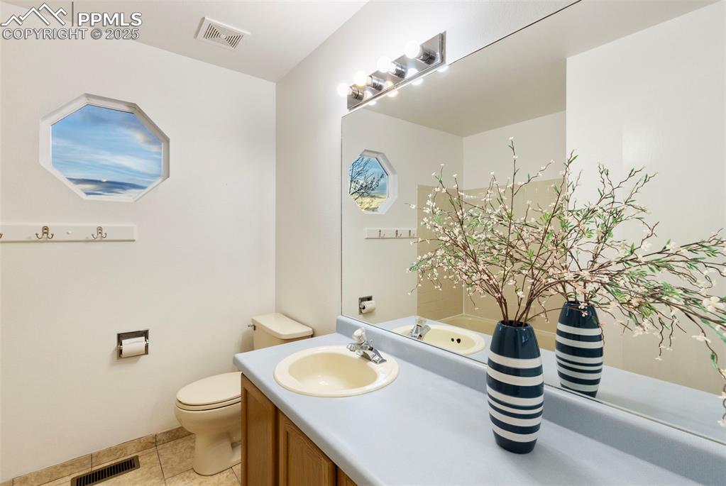 Image 15 of 39: Bathroom