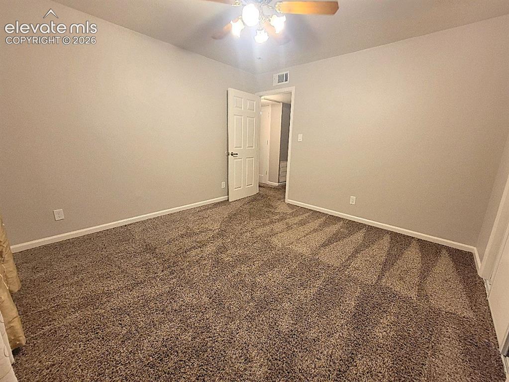 Image 18 of 26: Bedroom