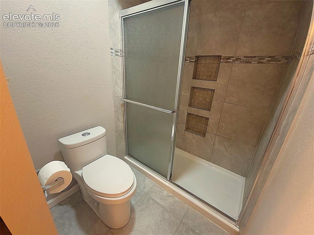 Image 23 of 26: Bathroom