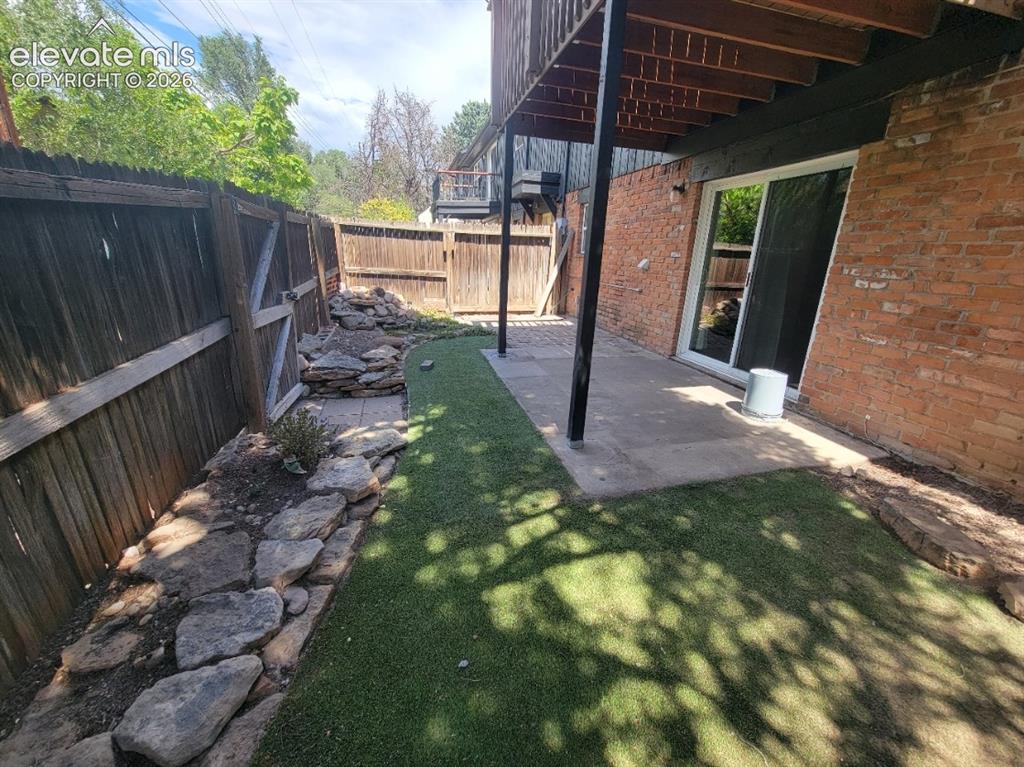 Image 25 of 26: Private Backyard! 
