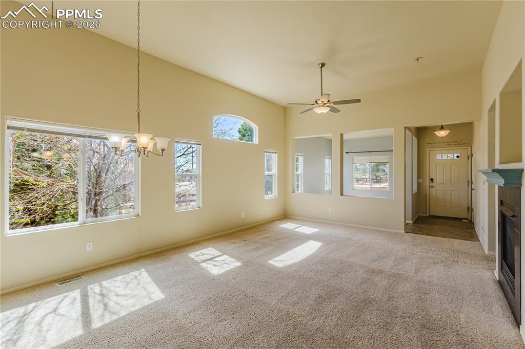 Image 4 of 37: Dining Area