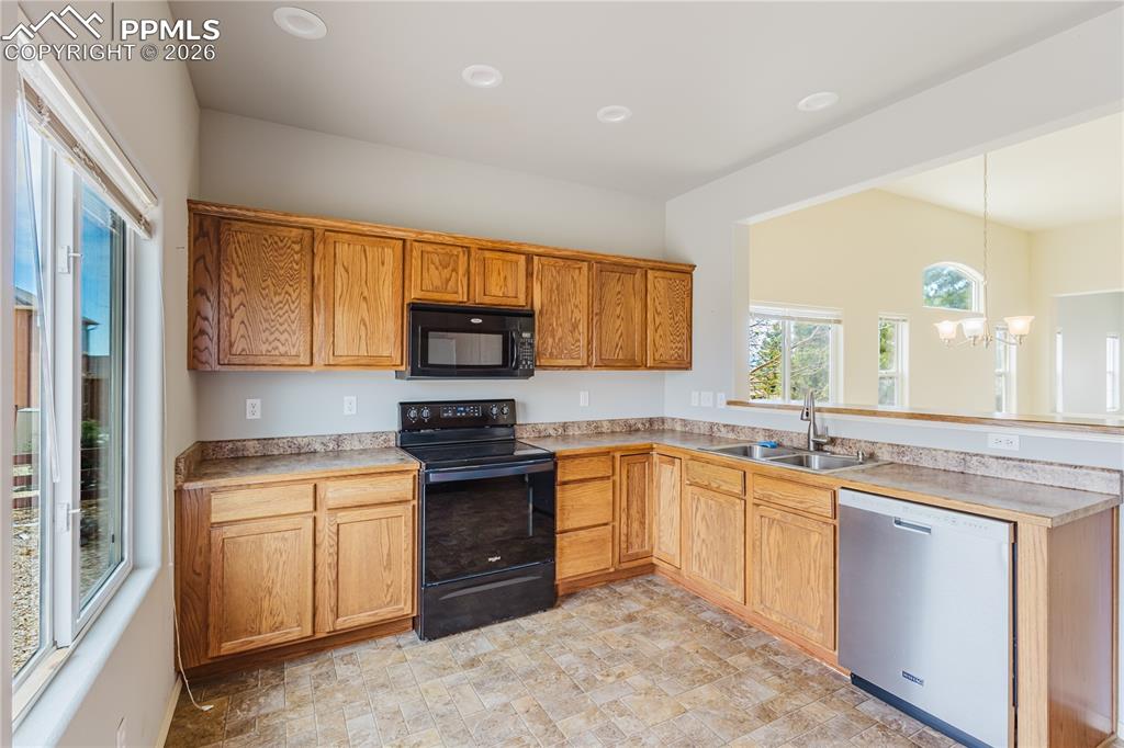 Image 6 of 37: Kitchen