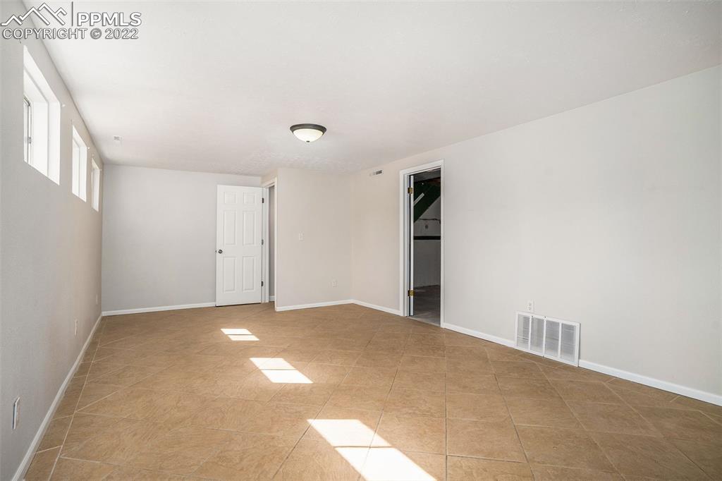 Listing 4248663, Image 15 of 35