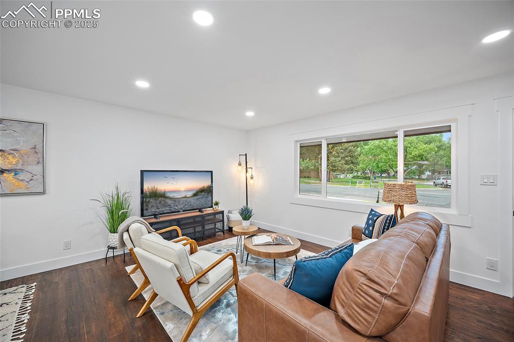 Image 12 of 40: Living Room