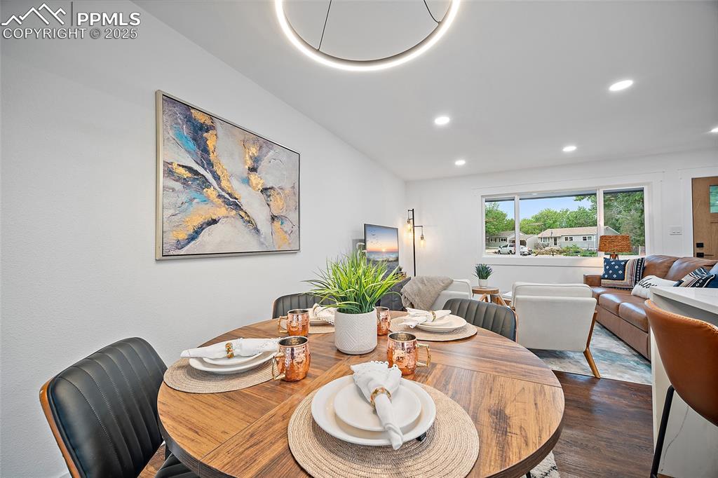 Image 13 of 40: Dining Area