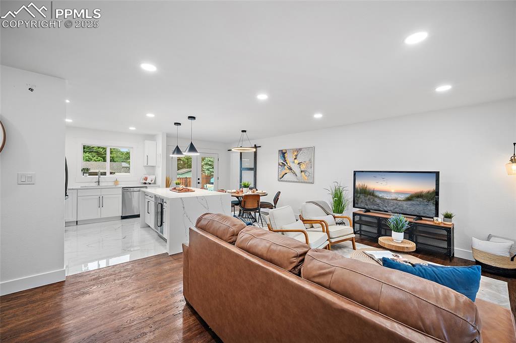 Image 17 of 40: Living Room