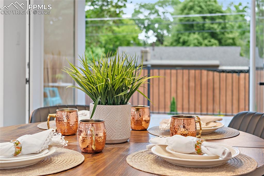 Image 18 of 40: Dining Room