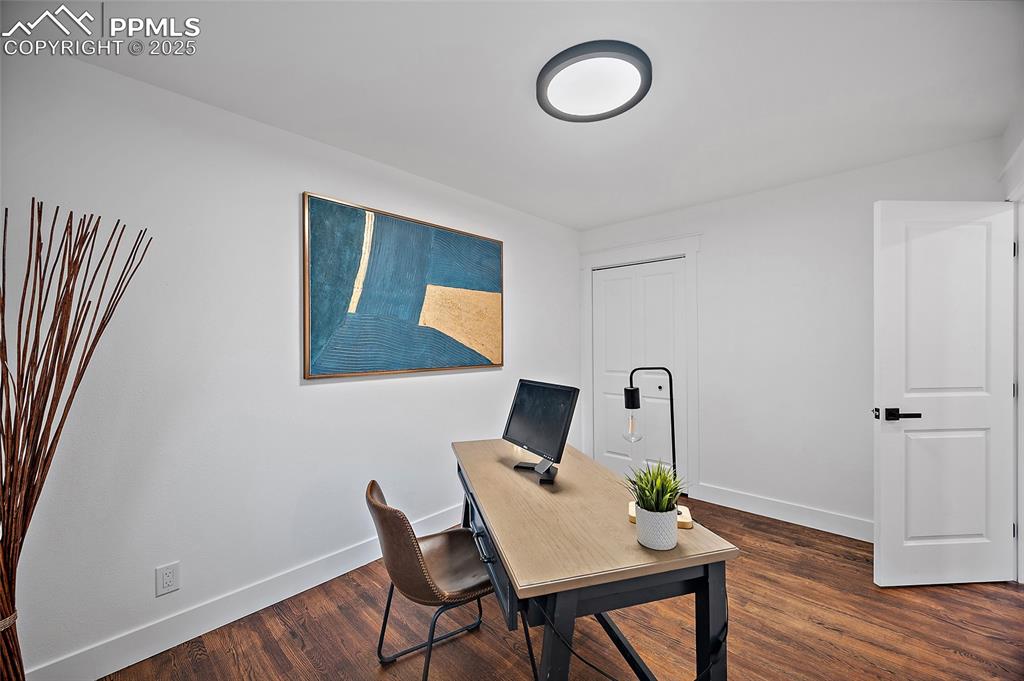 Image 22 of 40: Bedroom