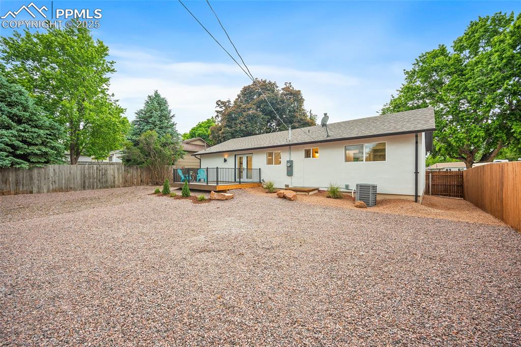 Image 32 of 40: Back of Structure