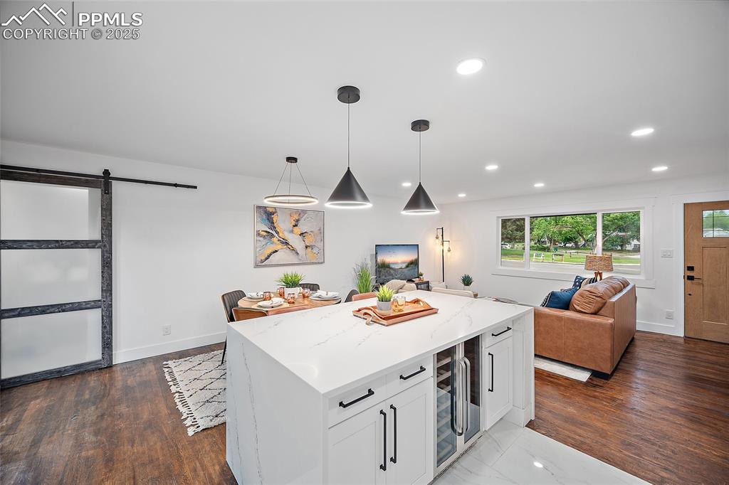 Image 5 of 40: Kitchen