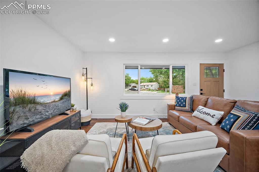 Image 6 of 40: Living Room