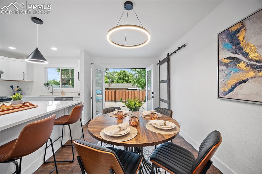 Image 8 of 40: Dining Area