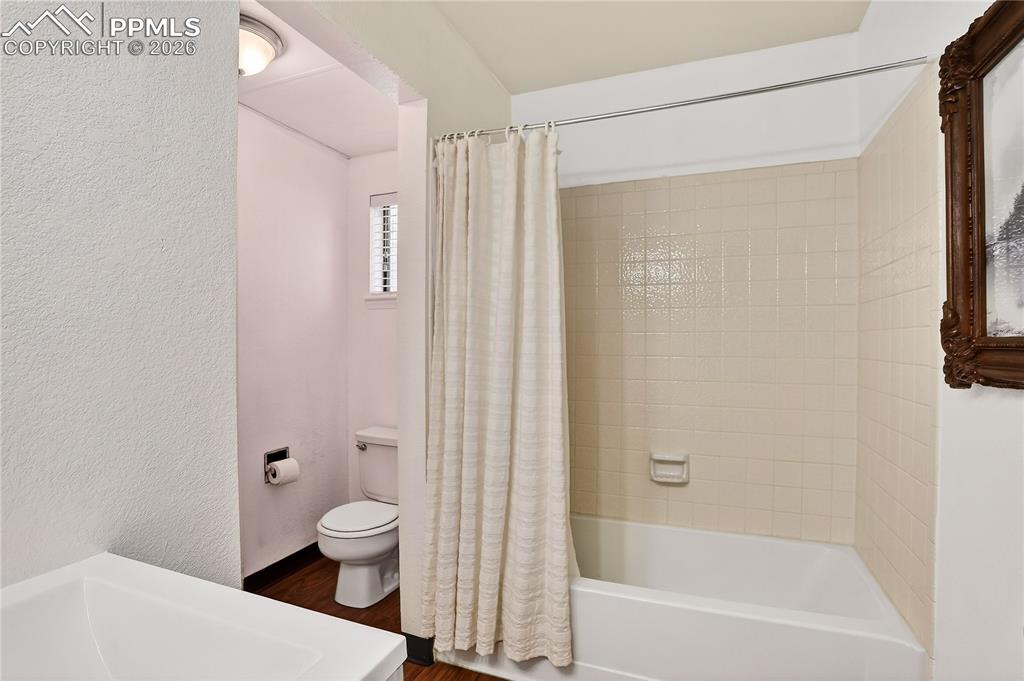 Image 12 of 25: Full bath - main level