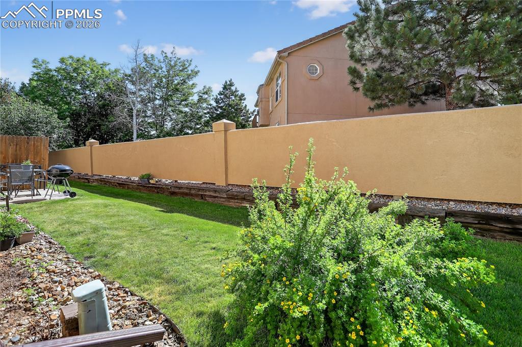 Image 20 of 25: Beautiful outdoor area