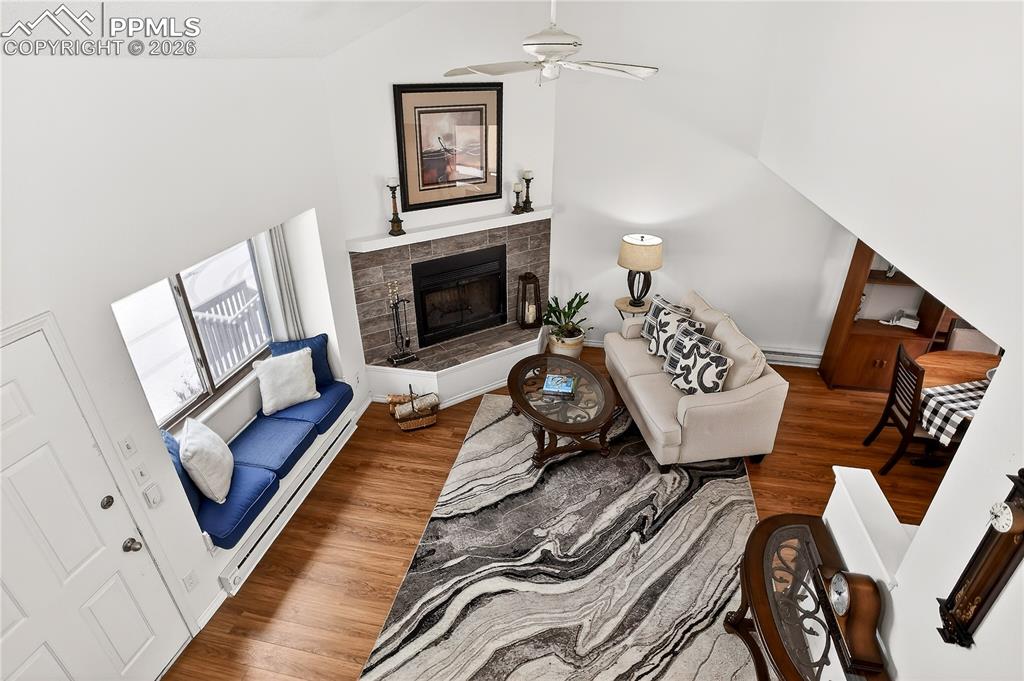 Image 3 of 25: Vaulted ceiling in living room