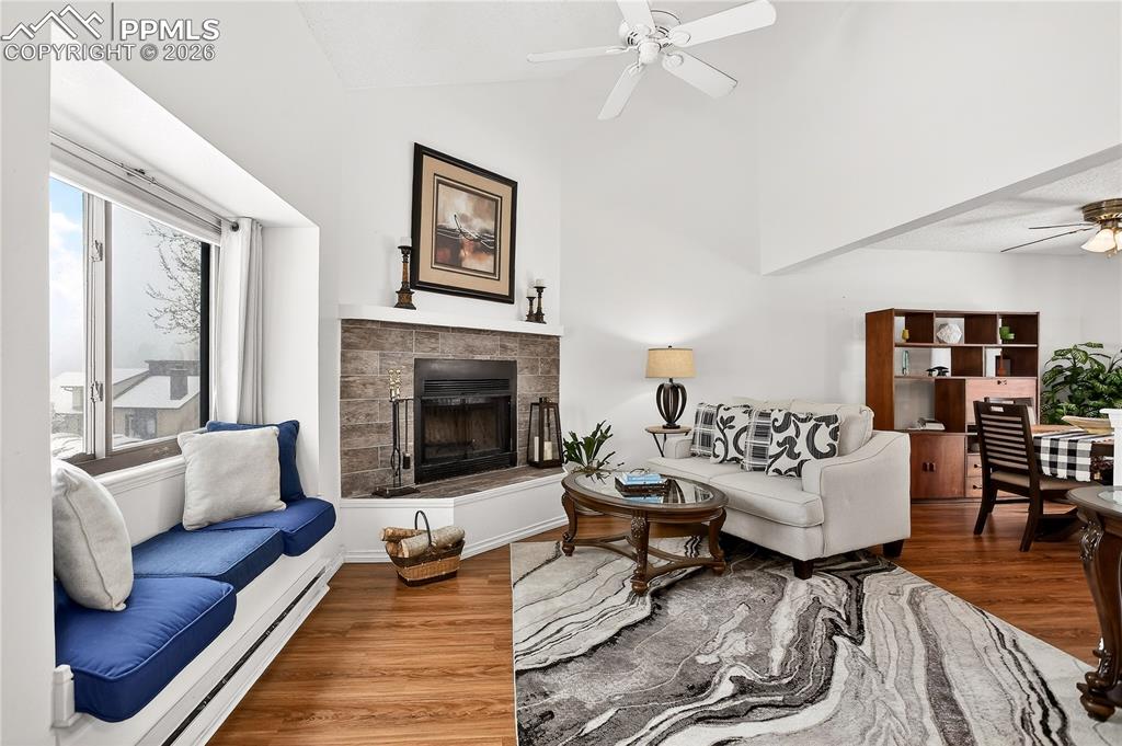 Image 6 of 25: Great entertainment space