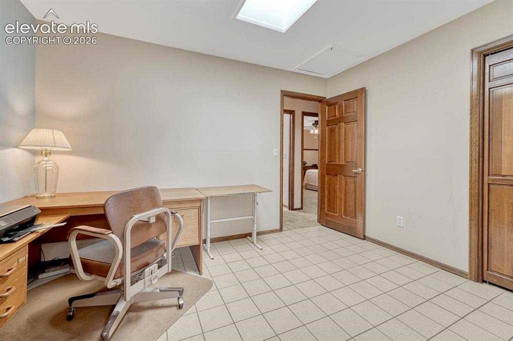 Image 18 of 48: Office