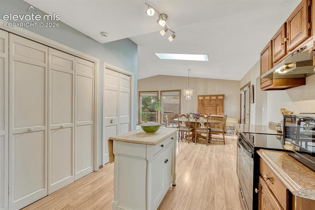 Image 26 of 48: Kitchen features wood laminate flooring, laminate countertops, all major ap