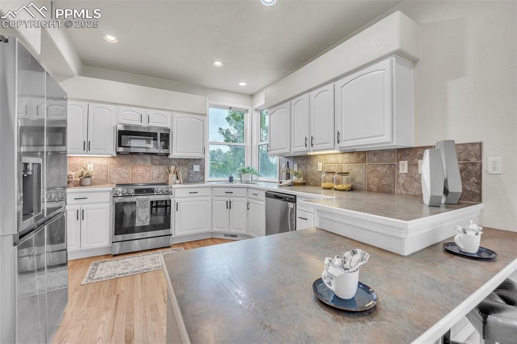 Image 14 of 45: Kitchen