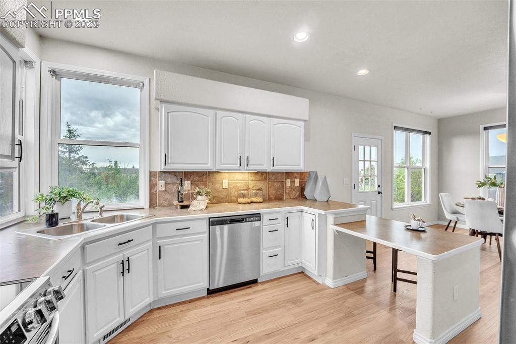 Image 16 of 45: Kitchen