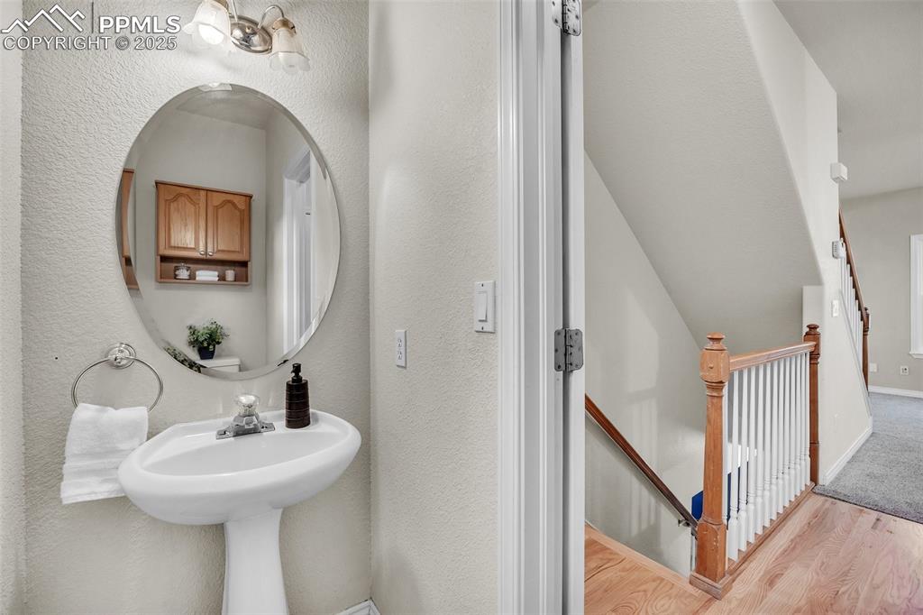 Image 17 of 45: Bathroom