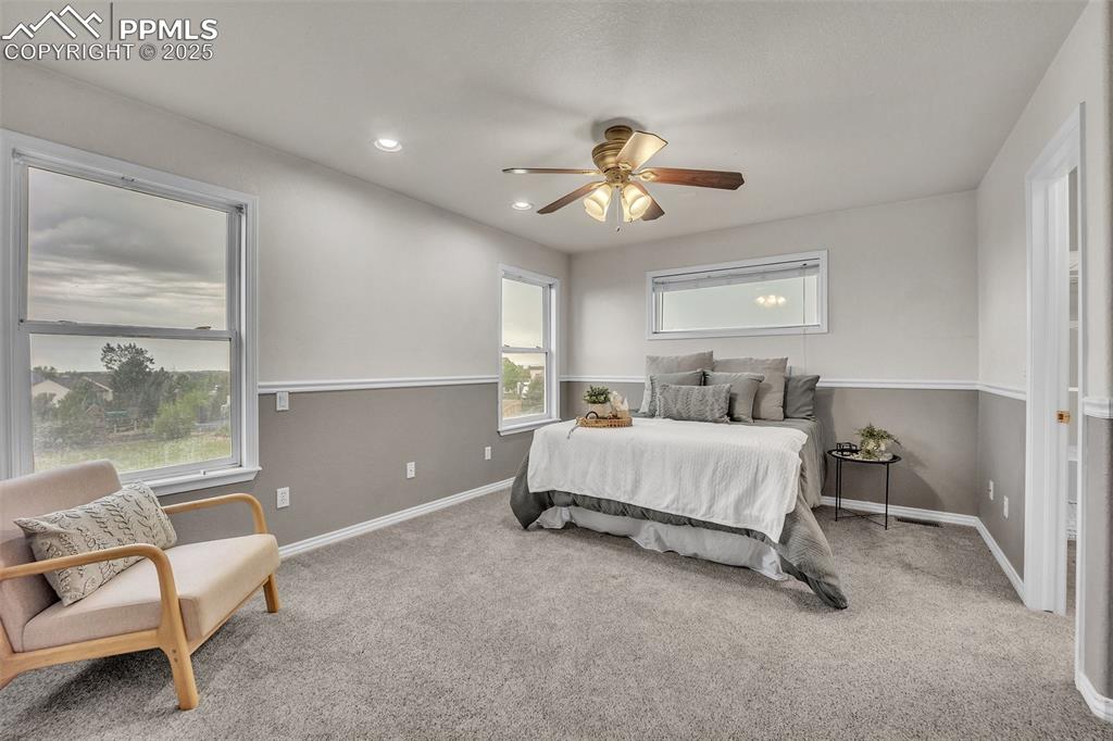 Image 19 of 45: Bedroom