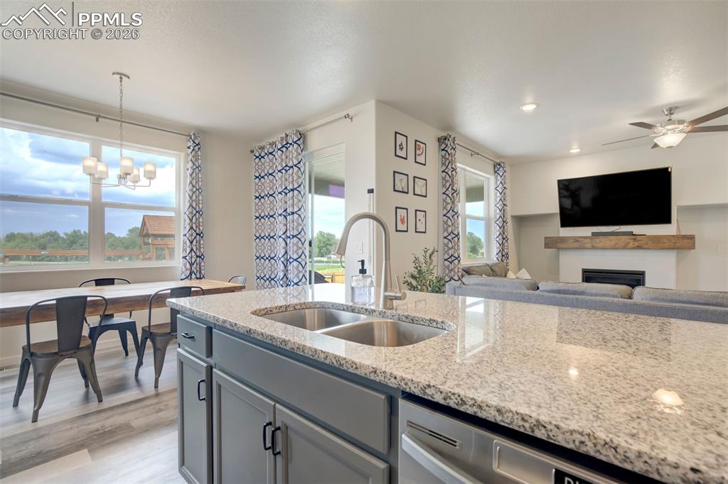 Image 15 of 45: Kitchen