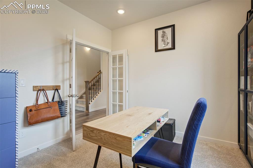 Image 18 of 45: Office