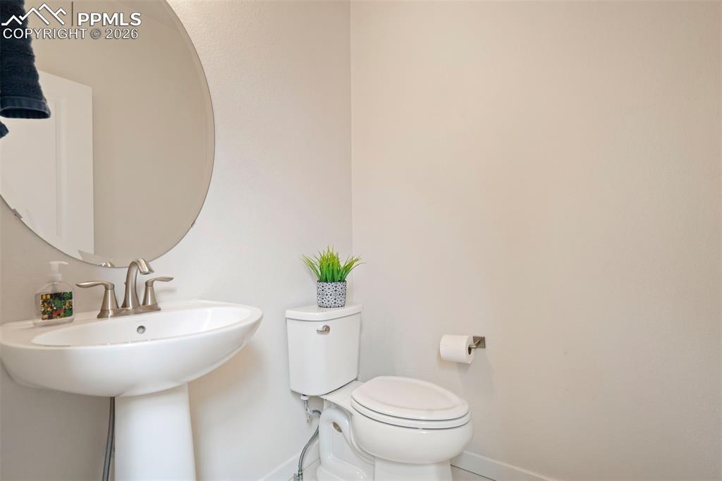 Image 19 of 45: Bathroom