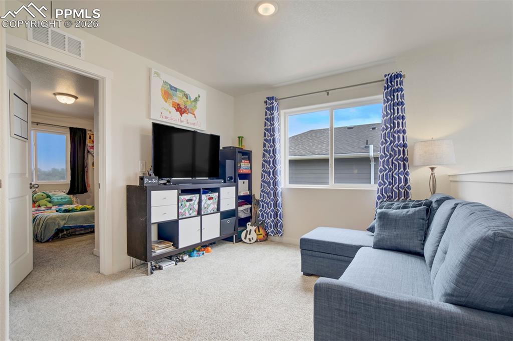 Image 22 of 45: Living Room