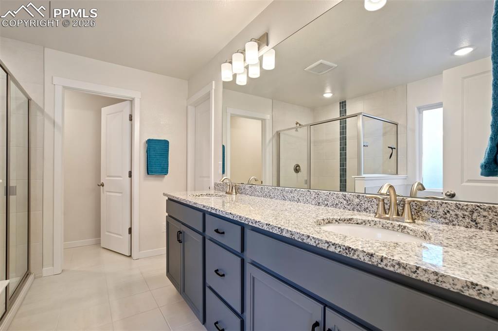 Image 27 of 45: Bathroom