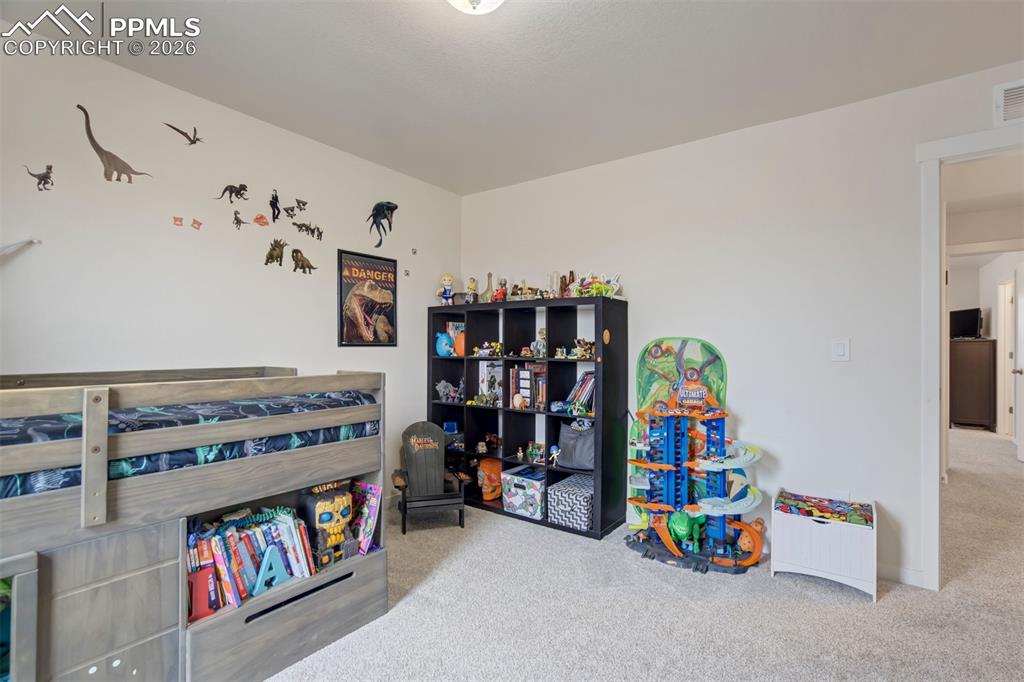 Image 31 of 45: Bedroom