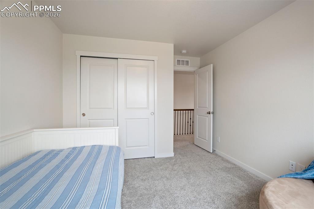 Image 33 of 45: Bedroom