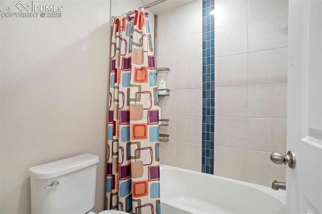 Image 36 of 45: Bathroom