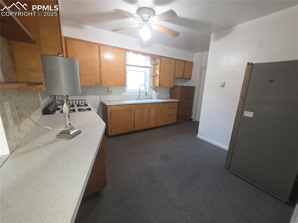 Image 10 of 37: Kitchen