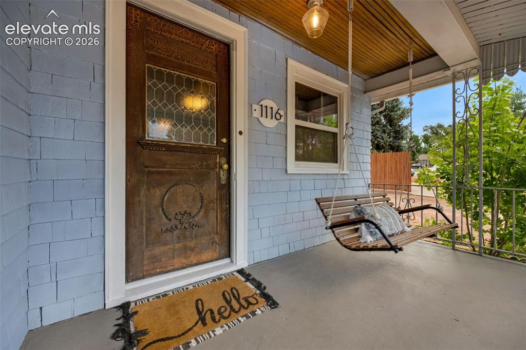 Image 8 of 50: Entry