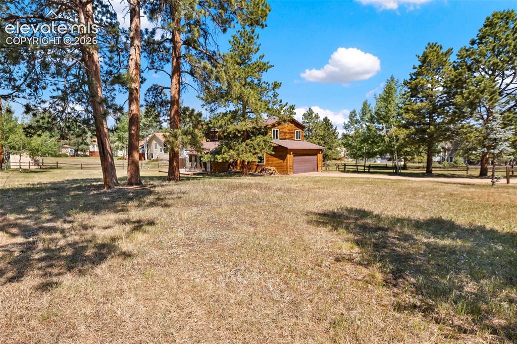 Image 3 of 47: Large fenced yard for abundant recreation!