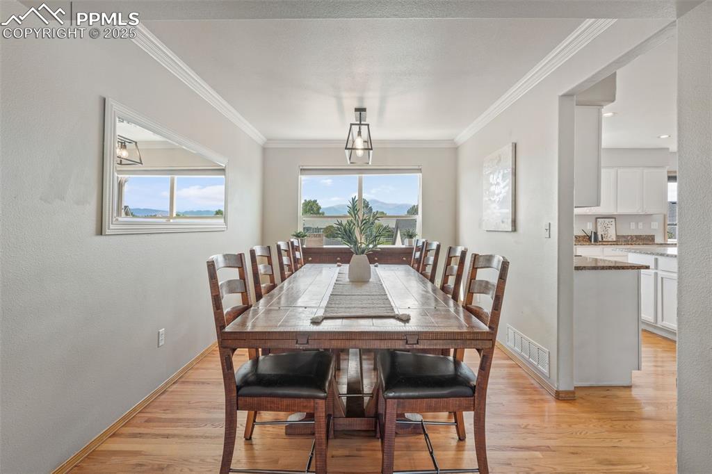 Image 12 of 50: Dining Area