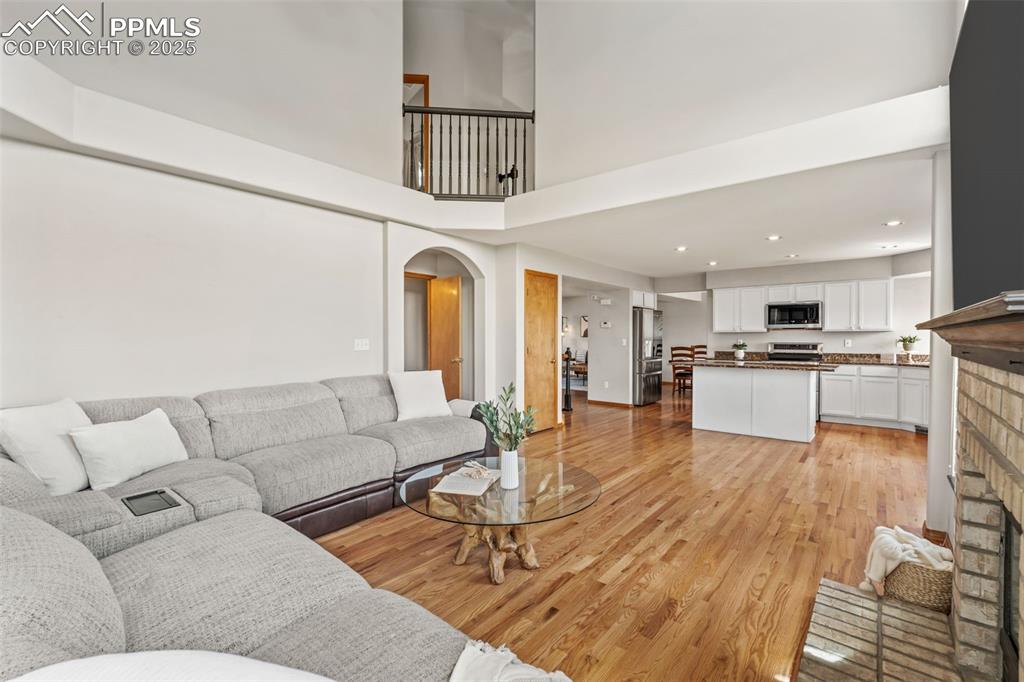 Image 22 of 50: Living Room