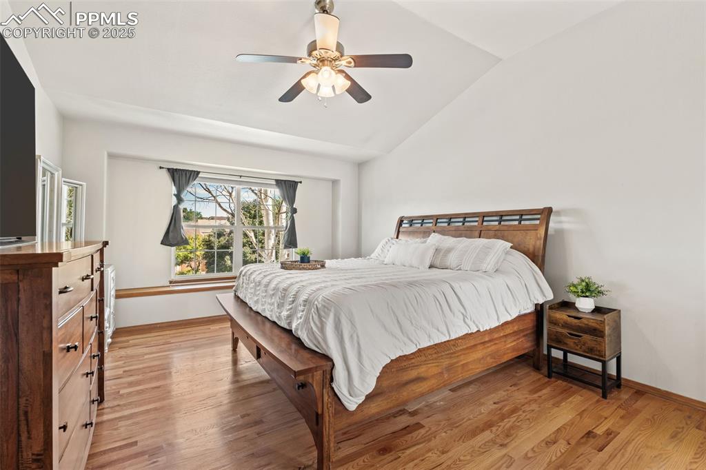 Image 25 of 50: Bedroom