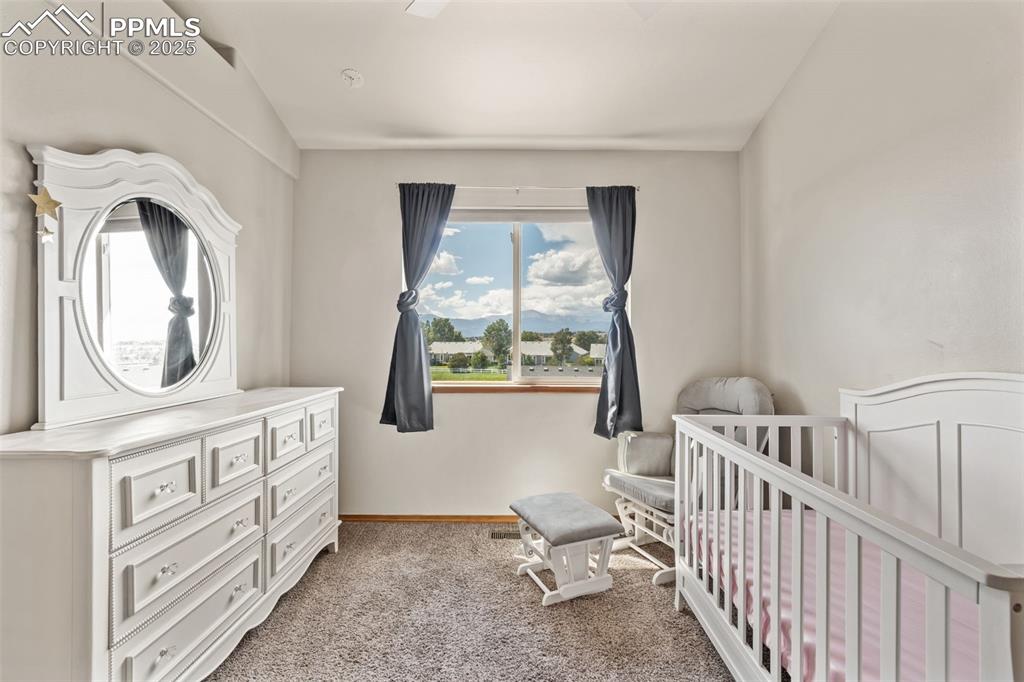 Image 35 of 50: Bedroom