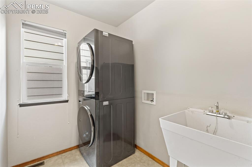 Image 43 of 50: Laundry