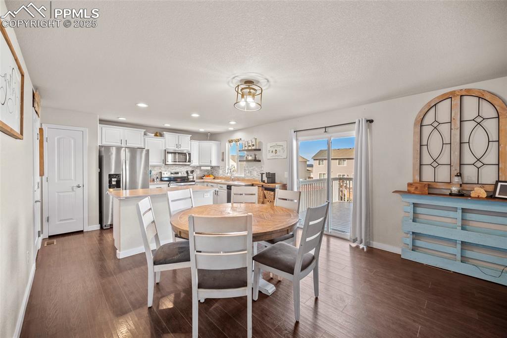 Image 10 of 43: Dining Area