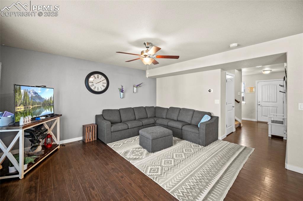 Image 15 of 43: Living Room
